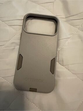 OtterBox Slim Protective Phone Case - Light Gray with Dark Gray Accents